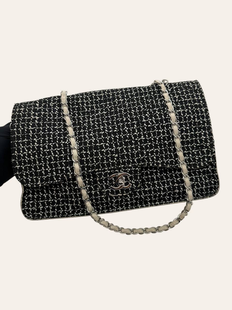 Chanel Tweed Maxi Flap, photo 5