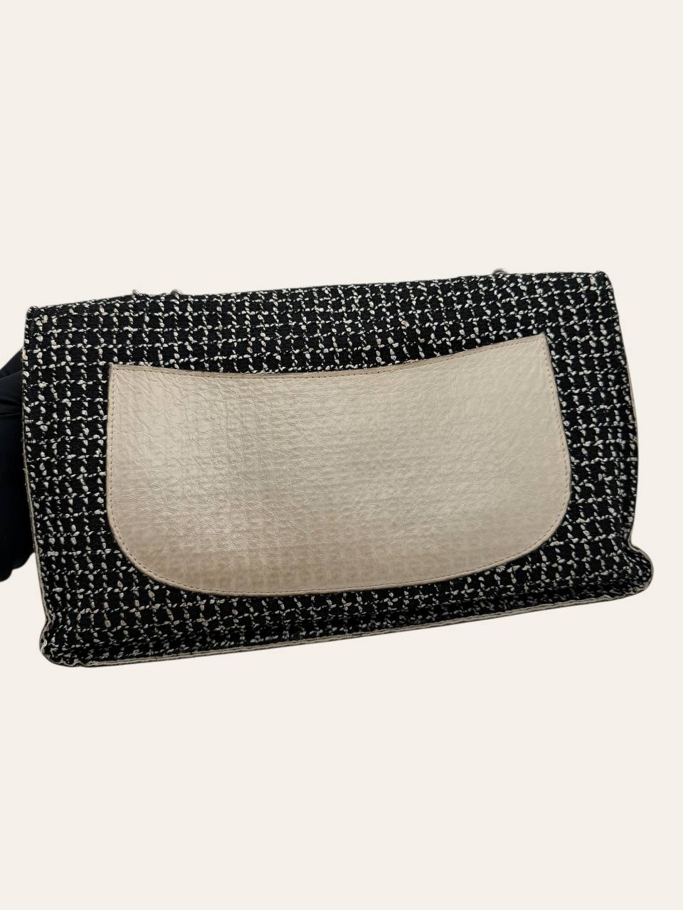 Chanel Tweed Maxi Flap, photo 7