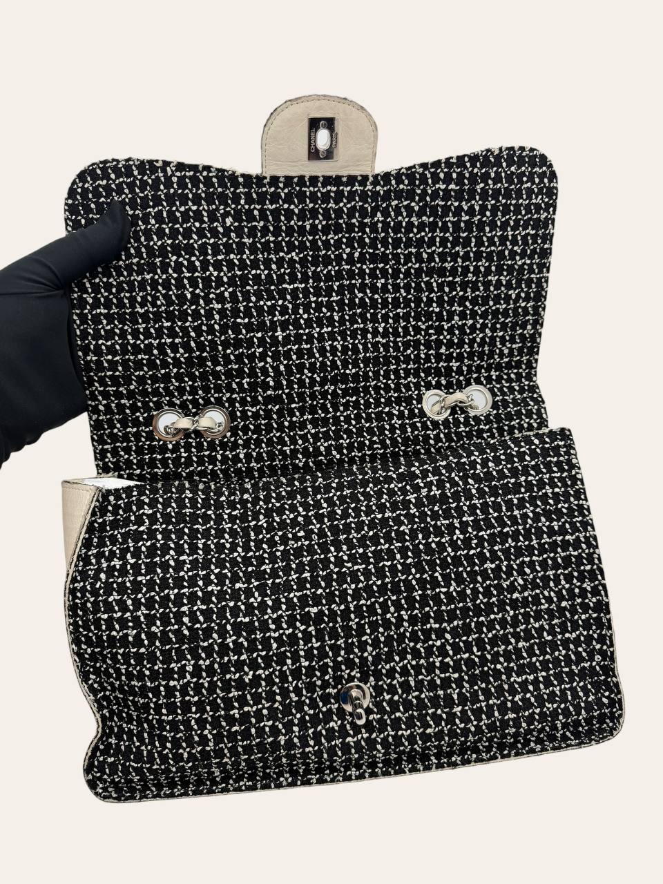 Chanel Tweed Maxi Flap, photo 10