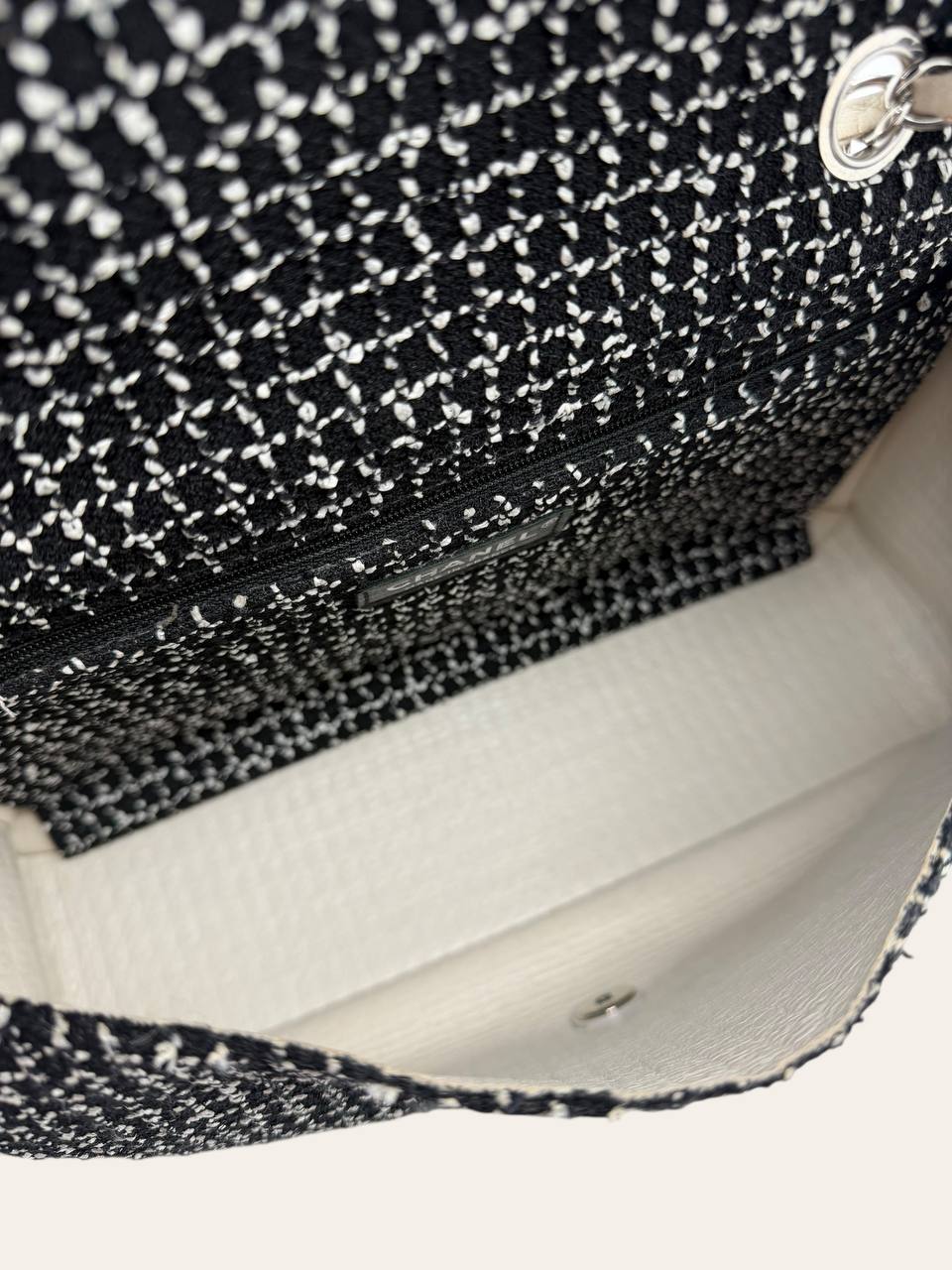 Chanel Tweed Maxi Flap, photo 11