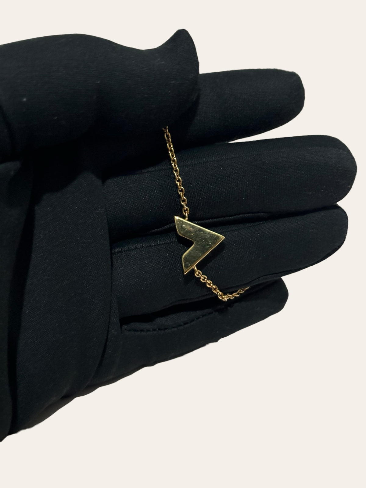 Louis Vuitton Essential V Bracelet, photo 4
